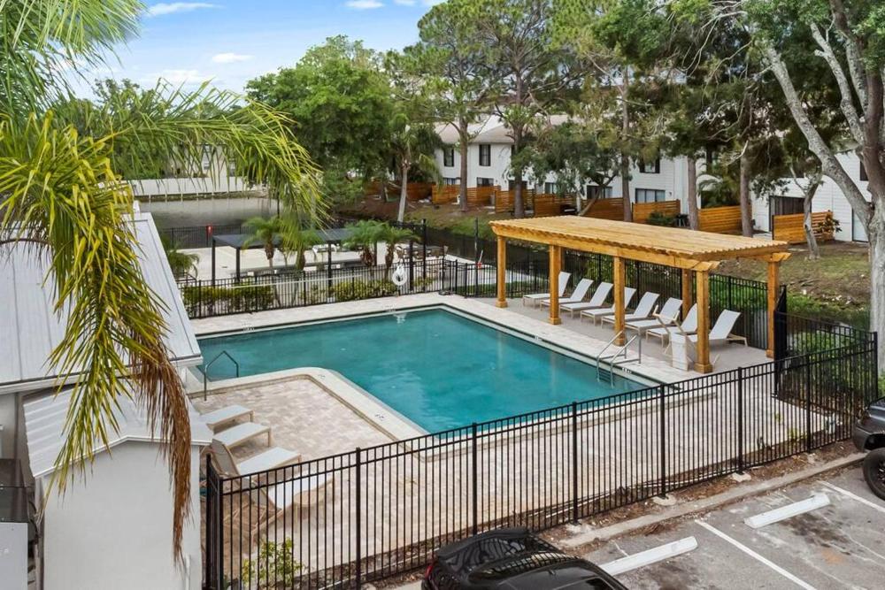 Cozy Townhouse - Gym Pool Golf Fast WiFi 2B2B